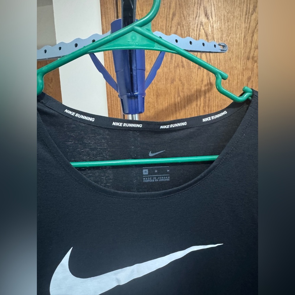 Nike Women's Black dri-fit running tee - Picture 8 of 8